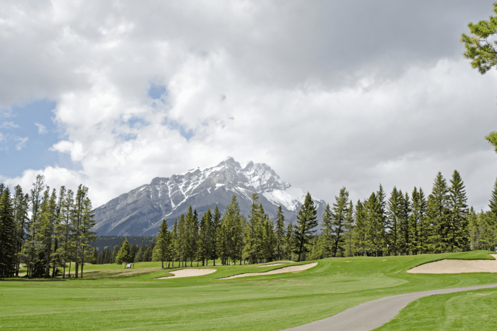 Campo De Golf Banff Alberta Canadá Los Deportes Más Populares En Canadá