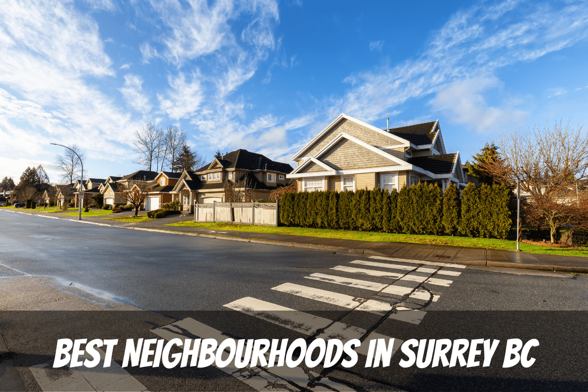 Distrito residencial casas unifamiliares día soleado mejores barrios en Surrey BC Canadá