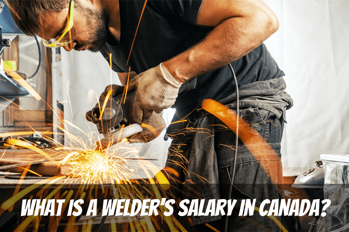Las chispas vuelan mientras un trabajador suelda metal ¿Cuál es el salario de un soldador en Canadá por provincia?