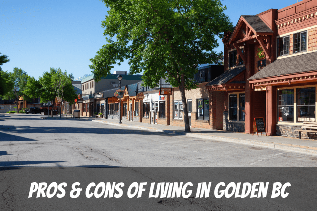 Magasins du centre-ville par une journée ensoleillée : avantages et inconvénients de vivre à Golden Bc Canada