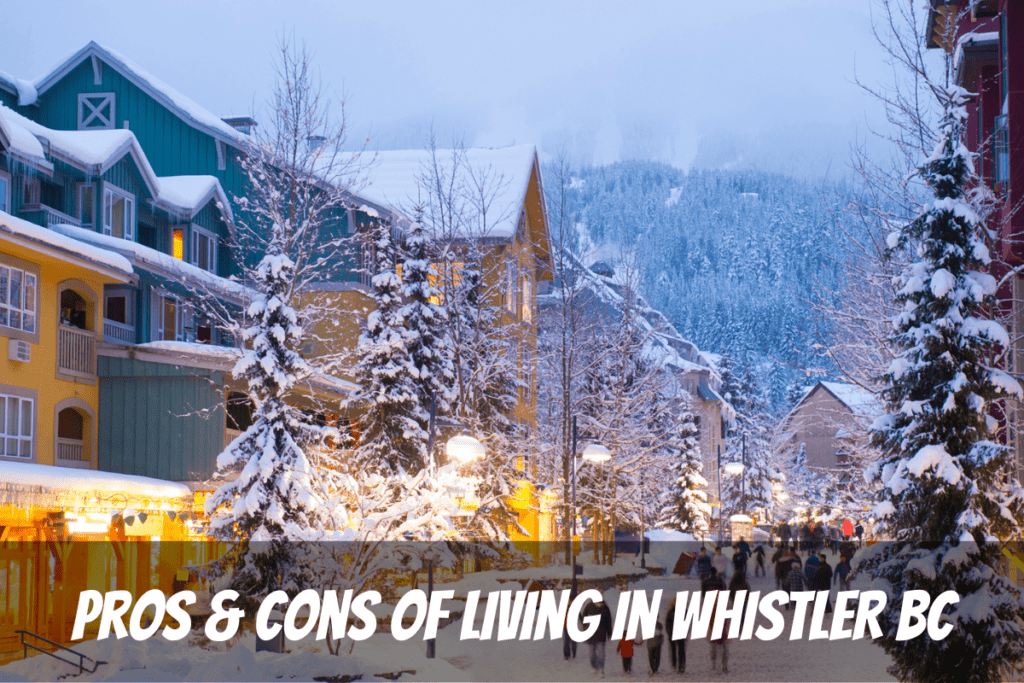 Centre-ville par une journée enneigée : avantages et inconvénients de vivre à Whistler, Colombie-Britannique, Canada